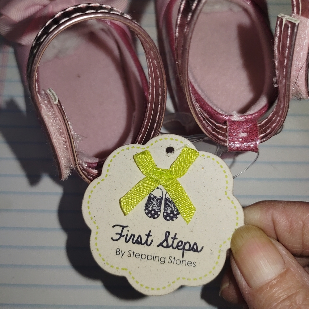 1 set of 4 baby shoes
